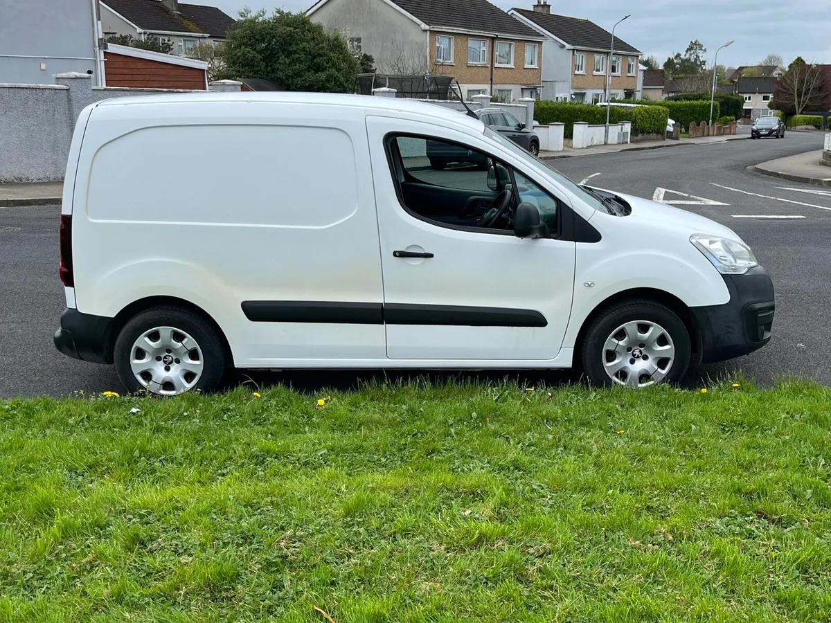 2017 Partner, 3 Seats, Service History, DOE - Image 2