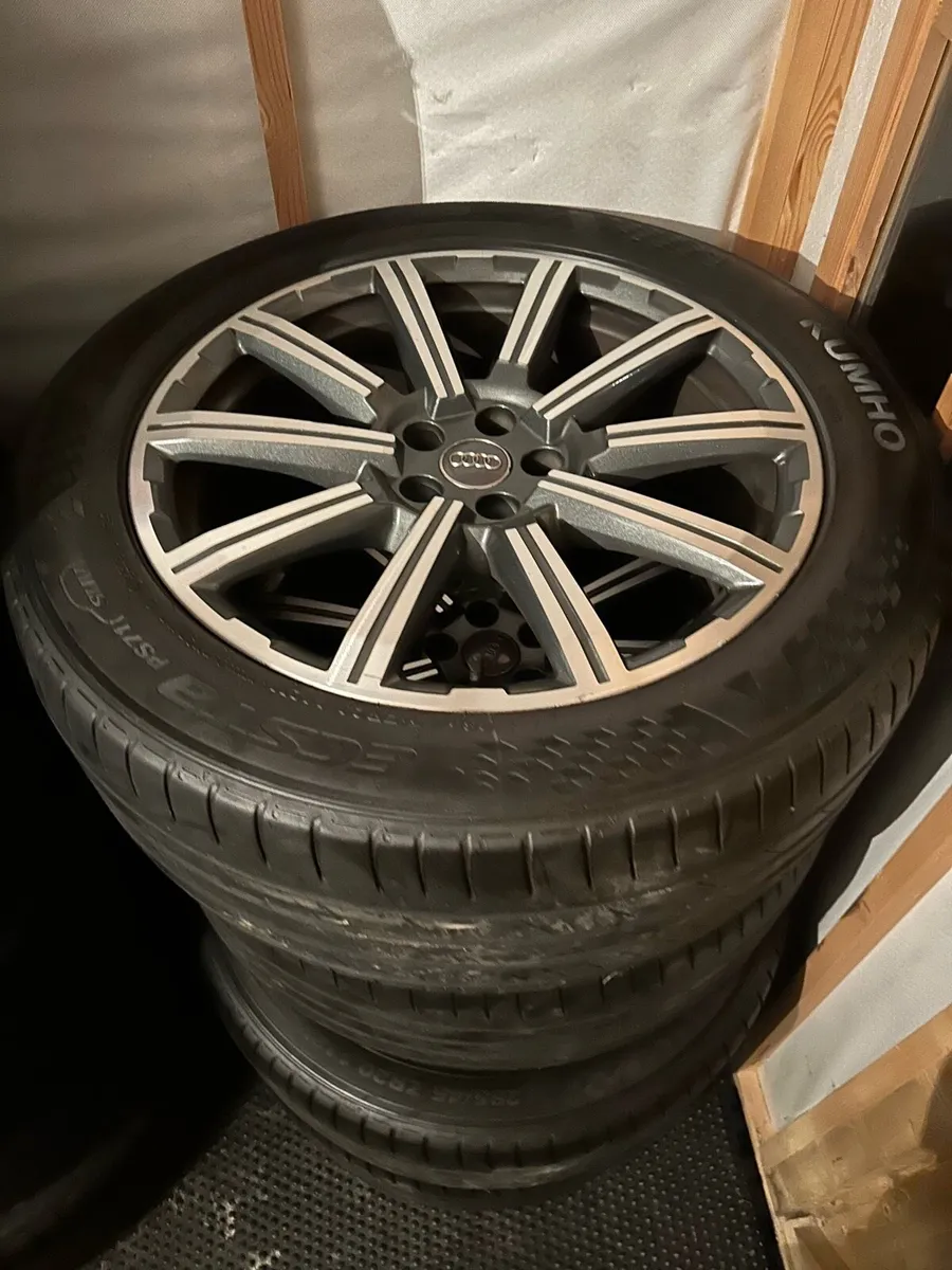 Audi S Q7 Alloys like new - Image 1