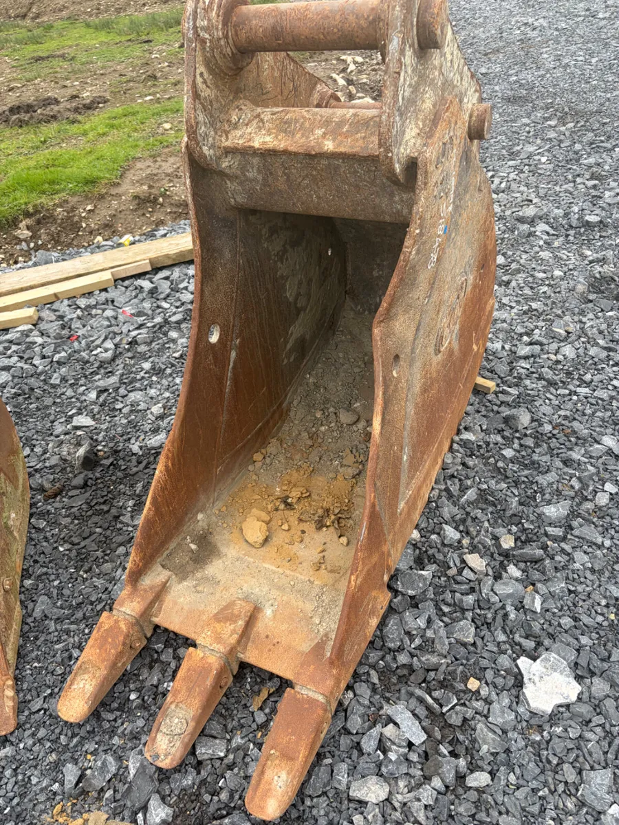 Geith 80mm pin 22 inch digging bucket - Image 1