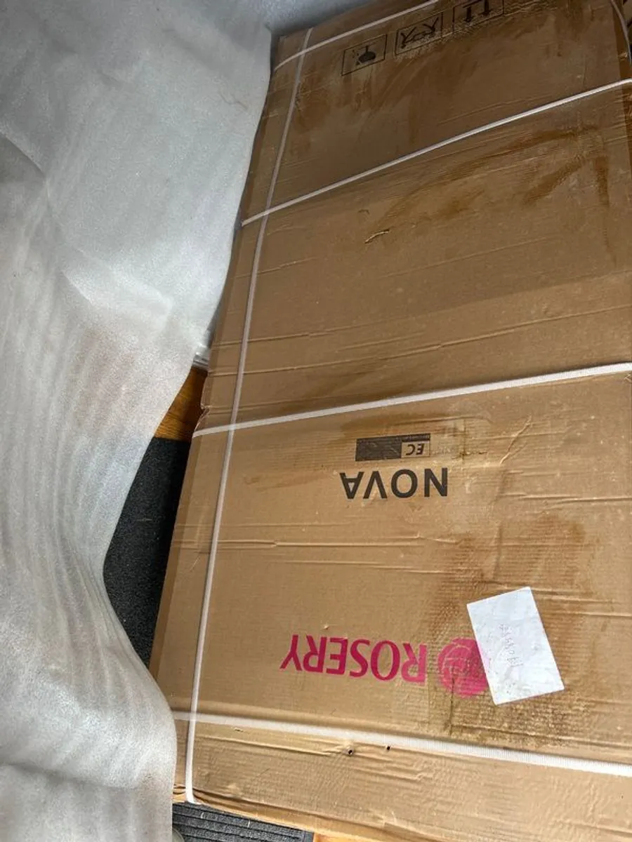 Shower door and tray - Image 1