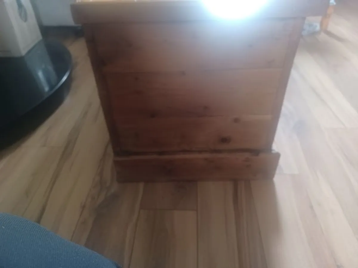 Beautiful Old Chest - Image 4