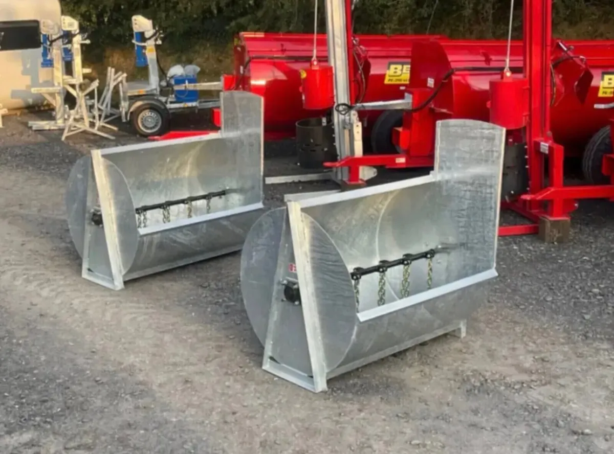 MINI MUCK SPREADER 1.25CU SWEENEY NEW - Image 1