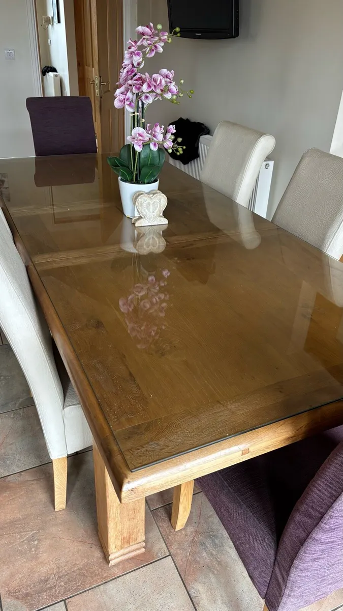 Solid oak 6ft extendable table with glass top and