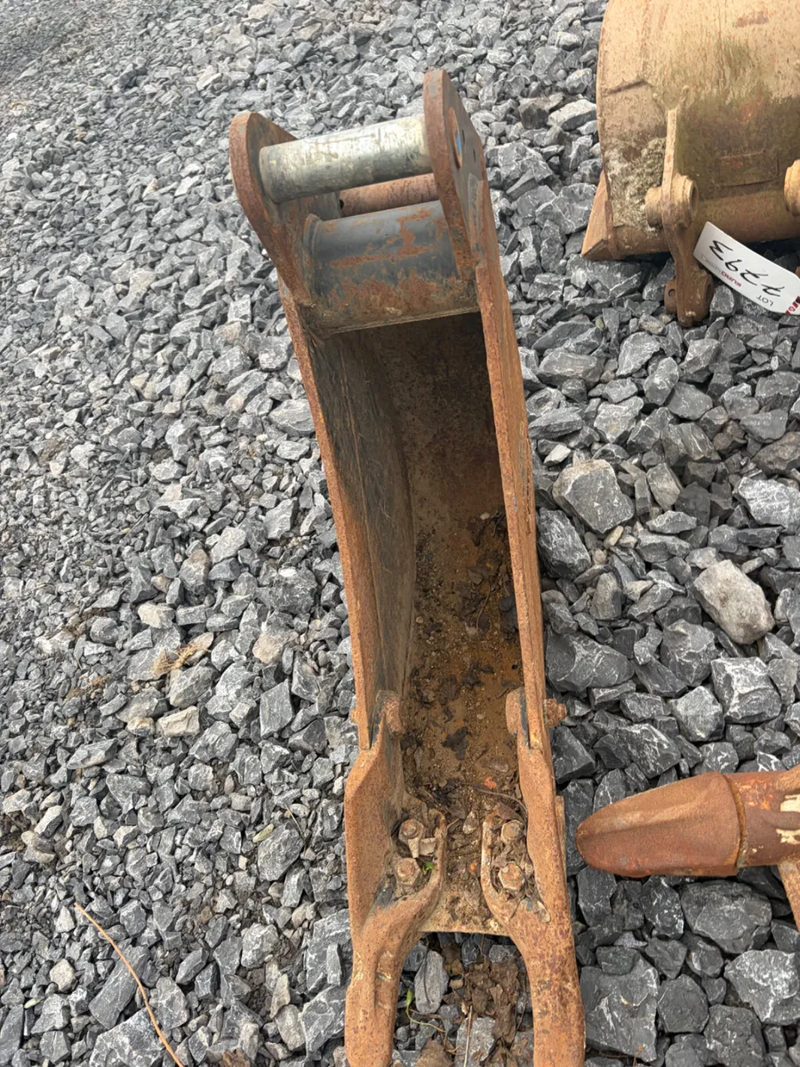 Unused 8 inch whites 45mm pin  trenching bucket - Image 2