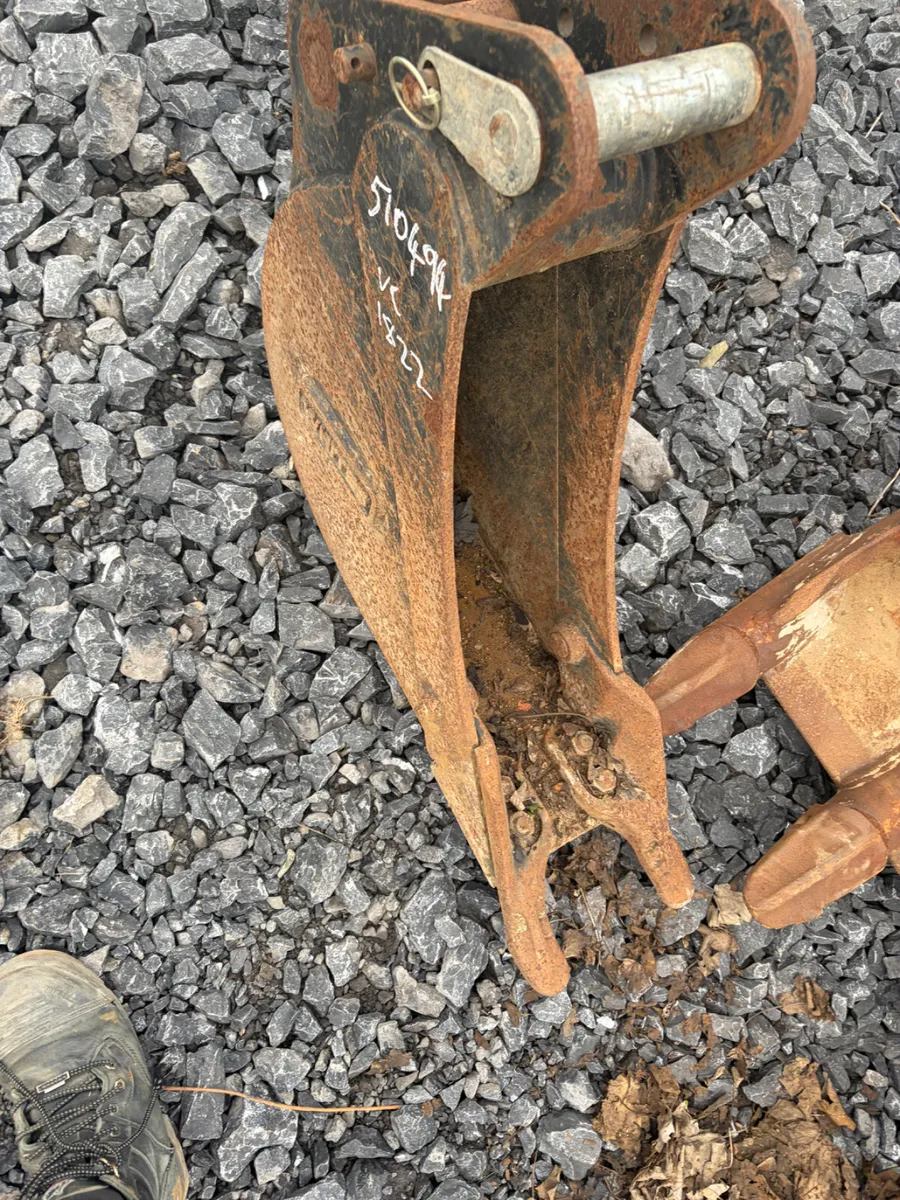 Unused 8 inch whites 45mm pin  trenching bucket - Image 1