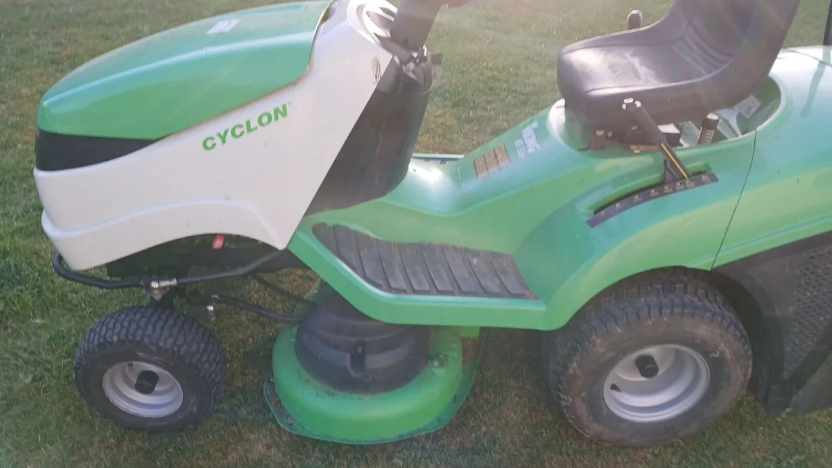 Tractor lawnmower - Image 3