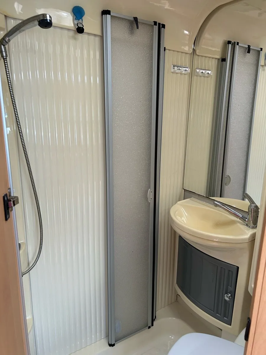 04 Dethleffs Globetrotter Motorhome/Camper - Image 3