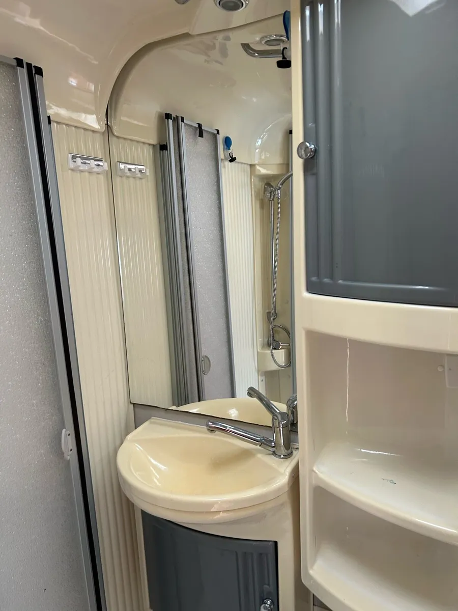 04 Dethleffs Globetrotter Motorhome/Camper - Image 4