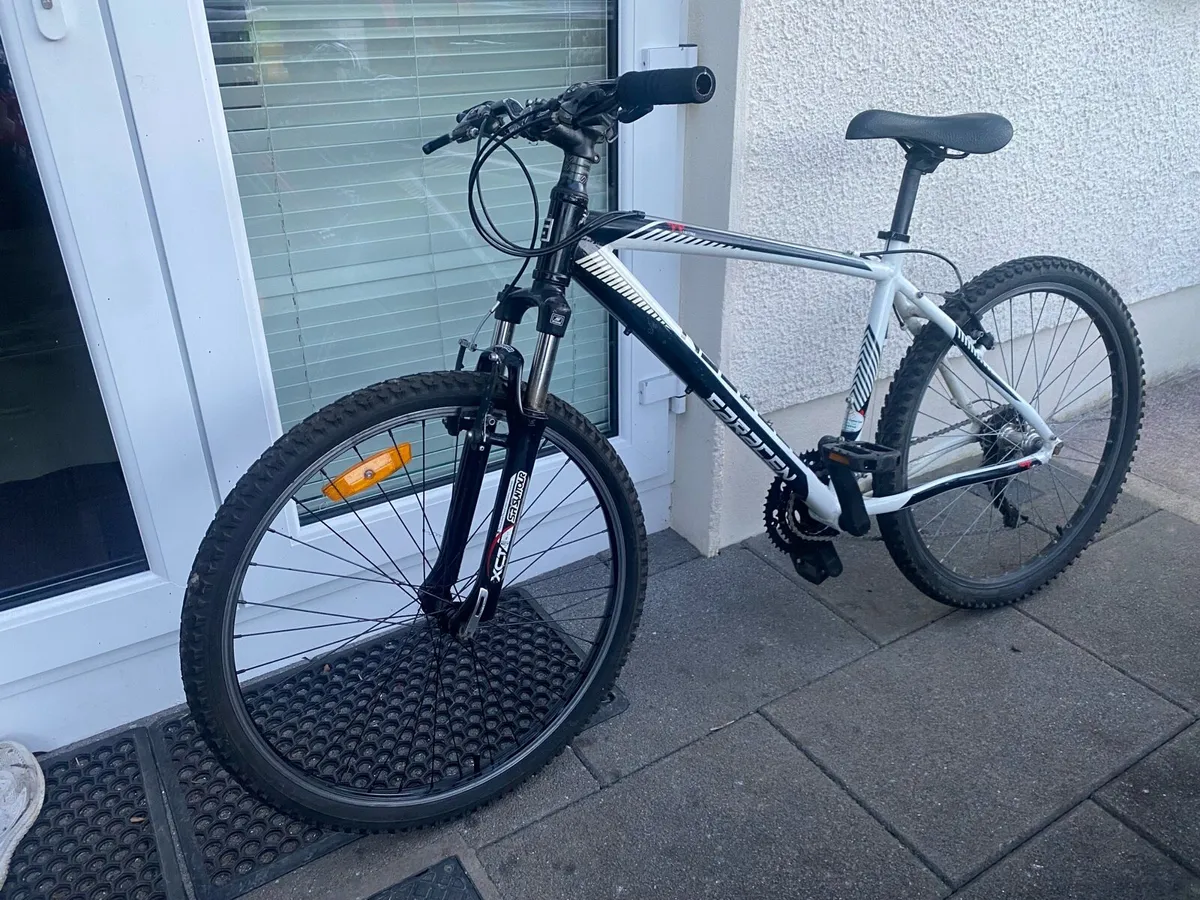 Saracen mountain bike 26 inch wheels 21 - Image 3