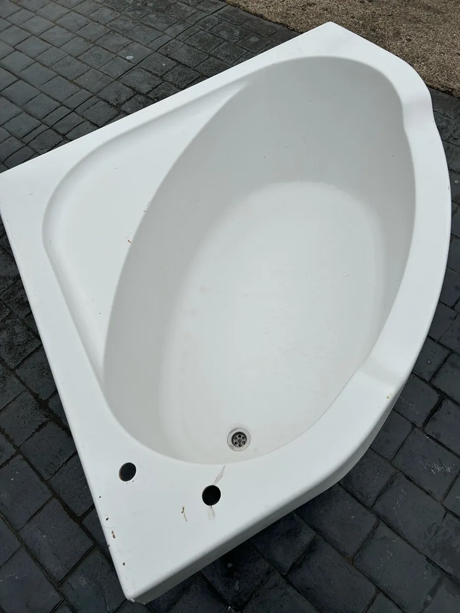 Second hand corner bath - Image 2