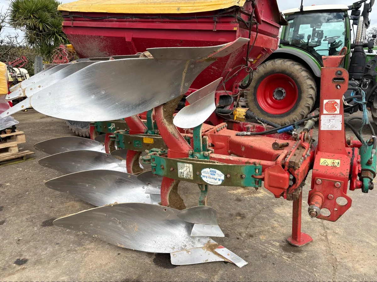 Kverneland 4 Furrow Reversible 16 Inch - Image 1