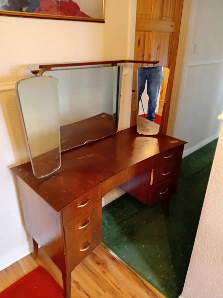 Bedroom furniture - Image 1