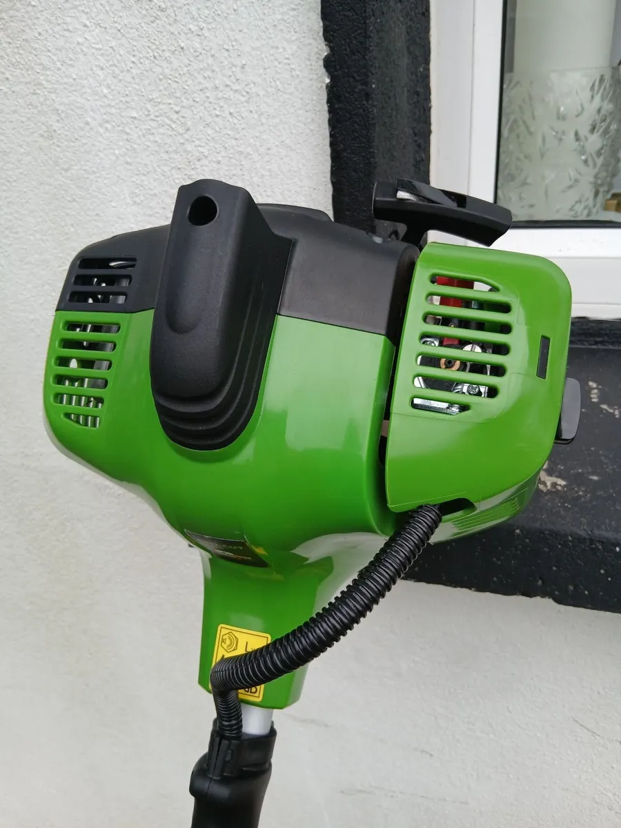 PRO -CUT PLUS Petrol Strimmer. - Image 1