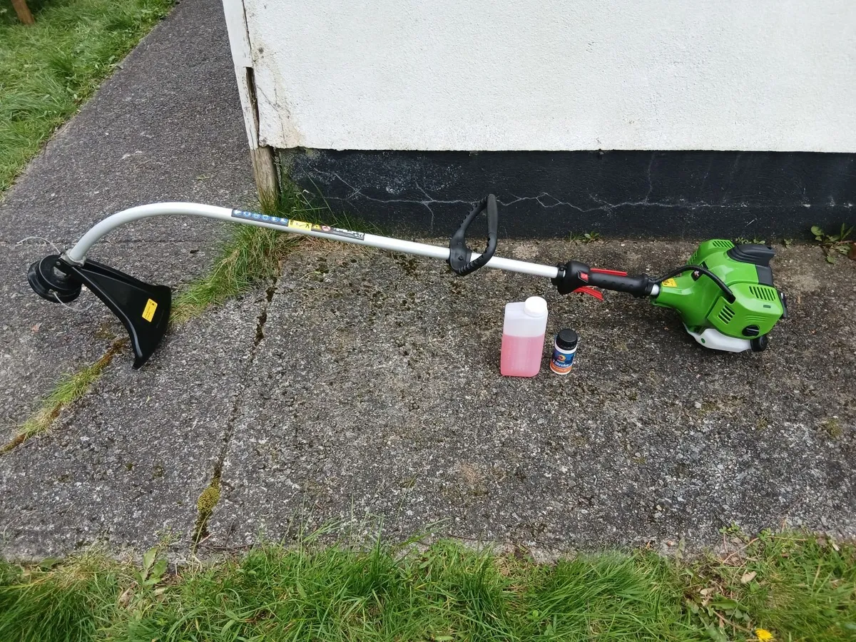 PRO -CUT PLUS Petrol Strimmer. - Image 3