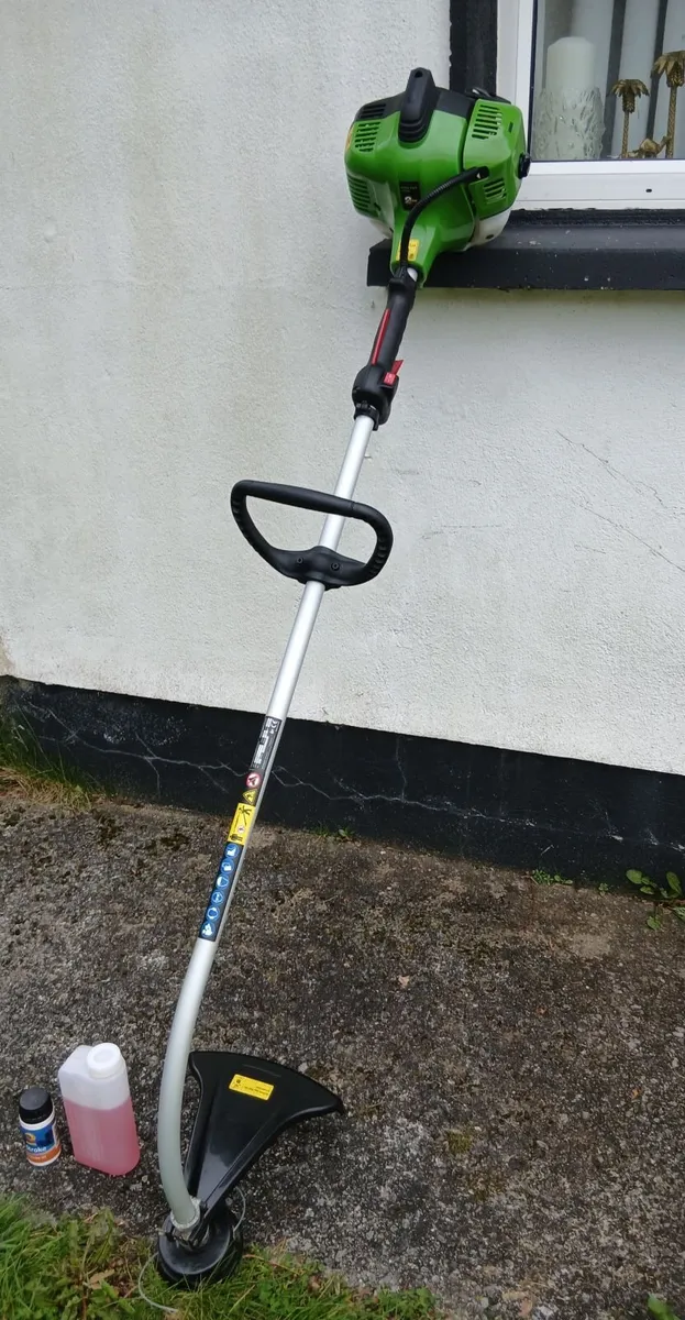 PRO -CUT PLUS Petrol Strimmer. - Image 2