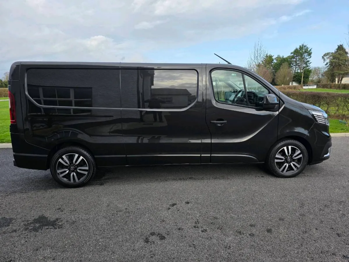 Trafic 170bhp 2.0 litre auto sport van - Image 3