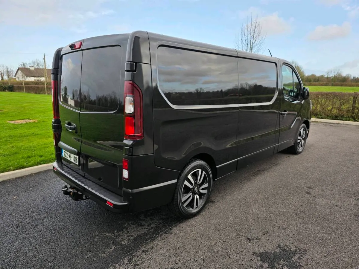 Trafic 170bhp 2.0 litre auto sport van - Image 4