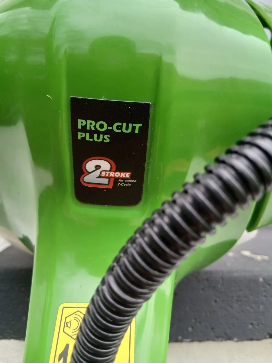 PRO -CUT PLUS Petrol Strimmer. - Image 4