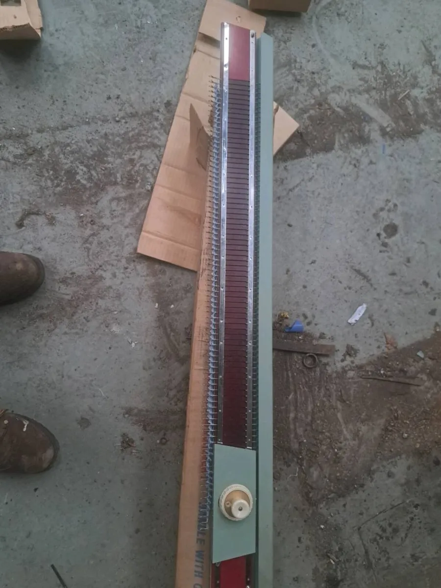 Automatic knittingmachine plus ripper - Image 2