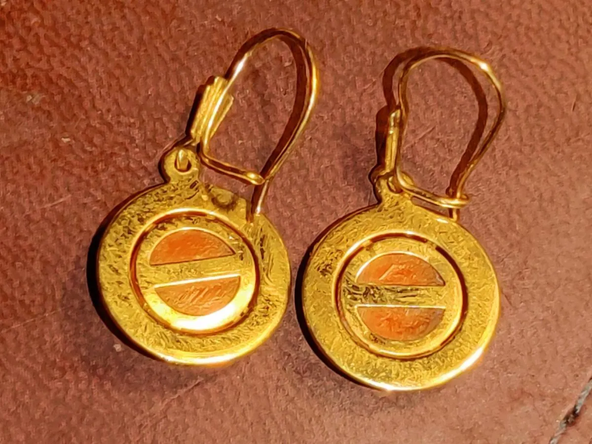 RARE, CAMEO DIAMOND CUT 9CT Gold Piercing Earrings - Image 2