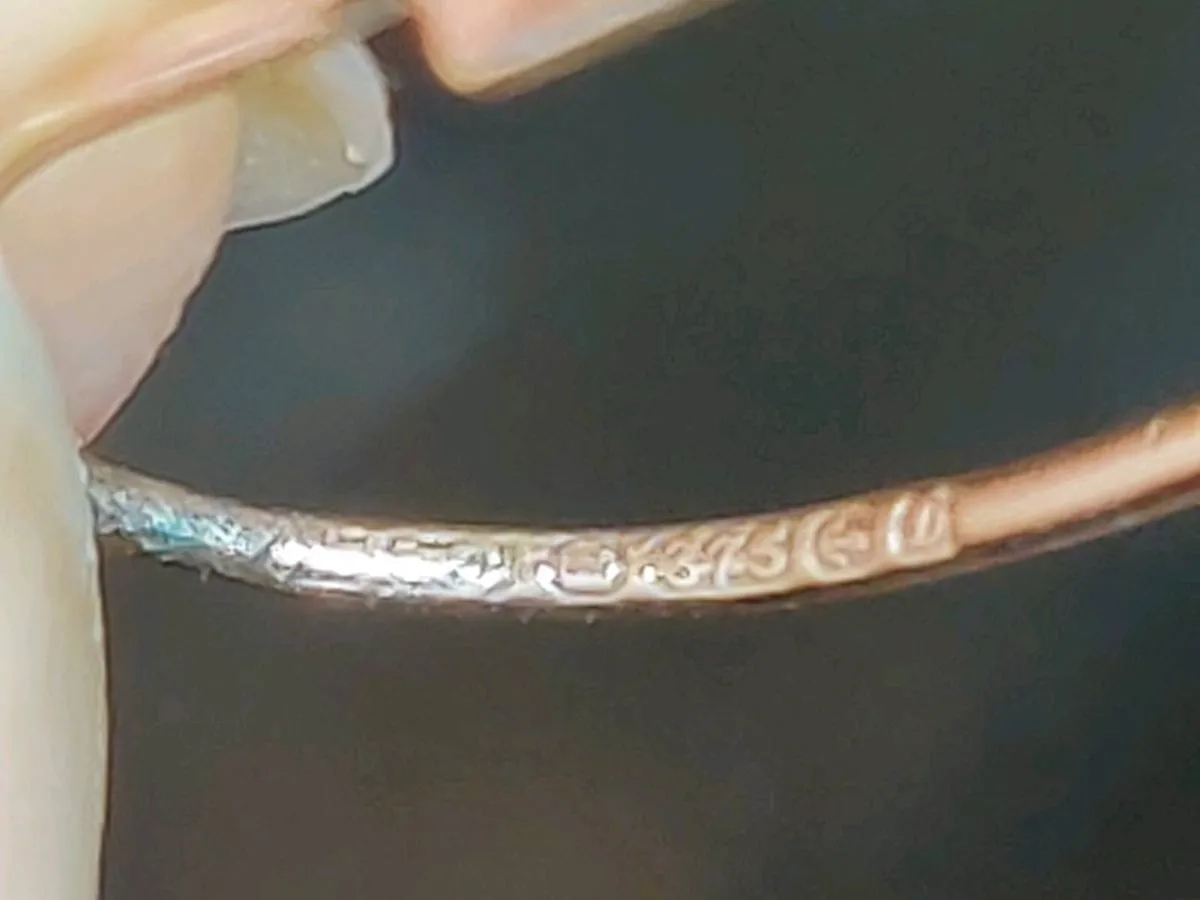 RARE, CAMEO DIAMOND CUT 9CT Gold Piercing Earrings - Image 4