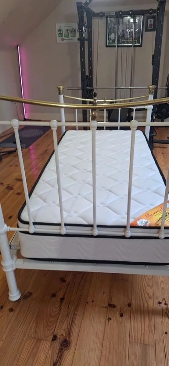 Victorian cast iron bed - Image 1