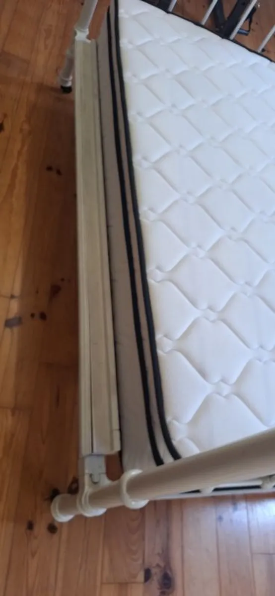 Victorian cast iron bed - Image 2