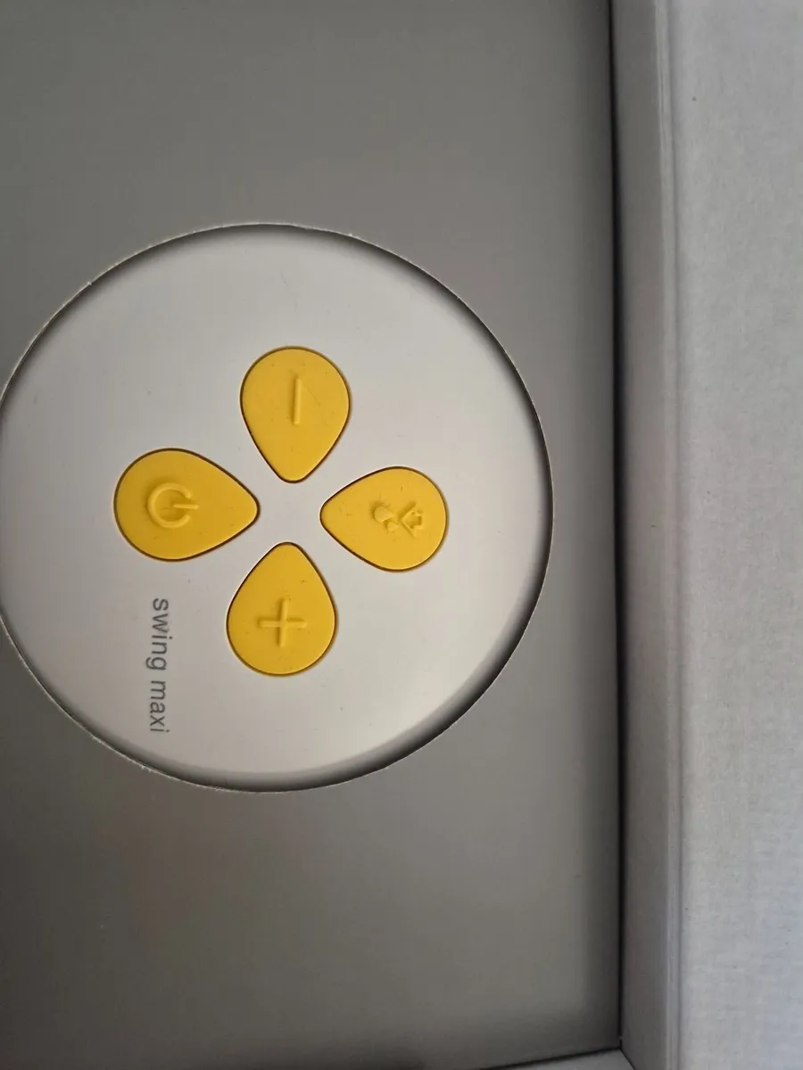 Medela + Momcozy Breast Pumps Excellent Condition - Image 4