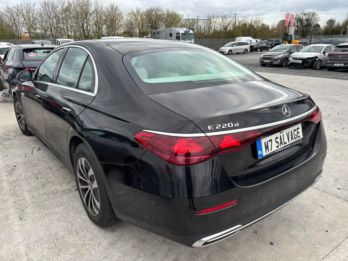 24 Merc 220d Hybrid Avant Plus 18km Drives - Image 4