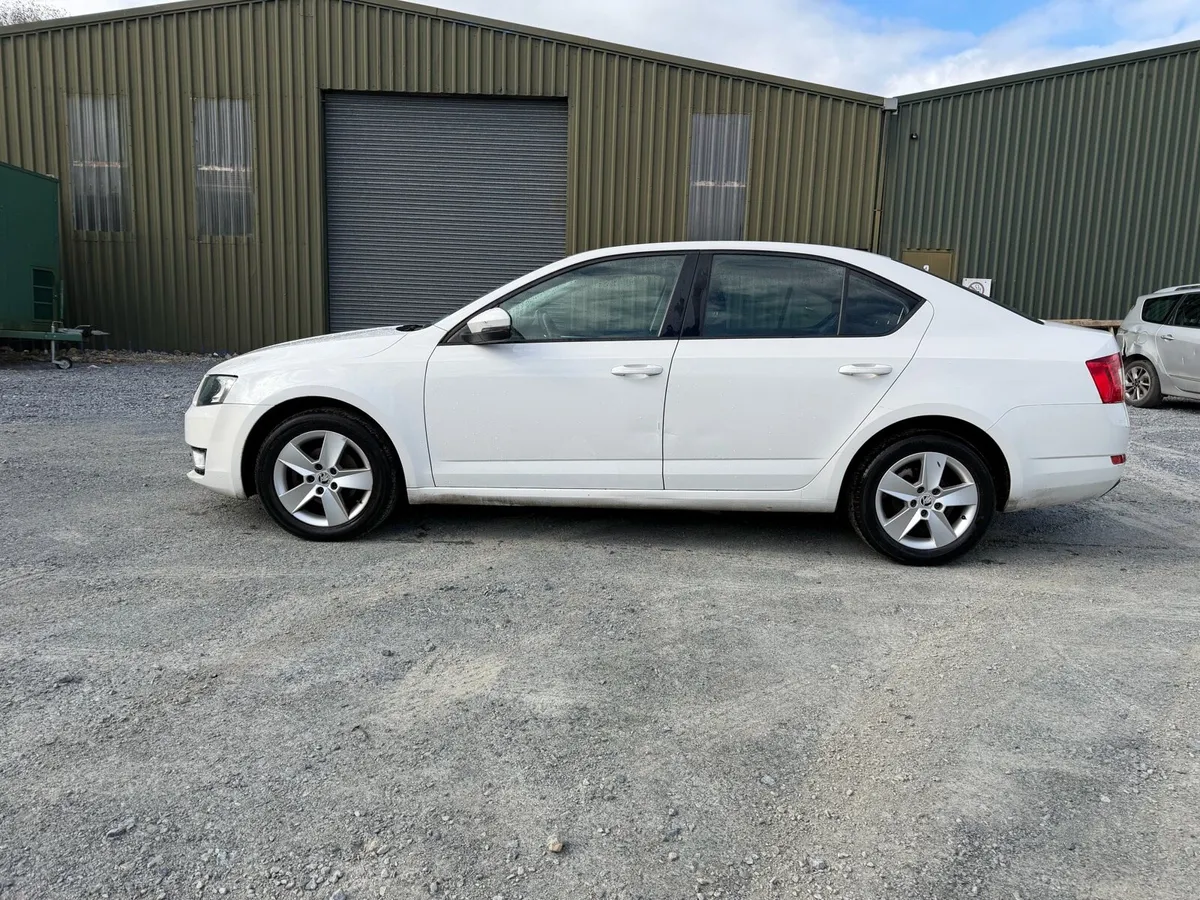 2015 Skoda octavia 1.6 diesel automatic - Image 2
