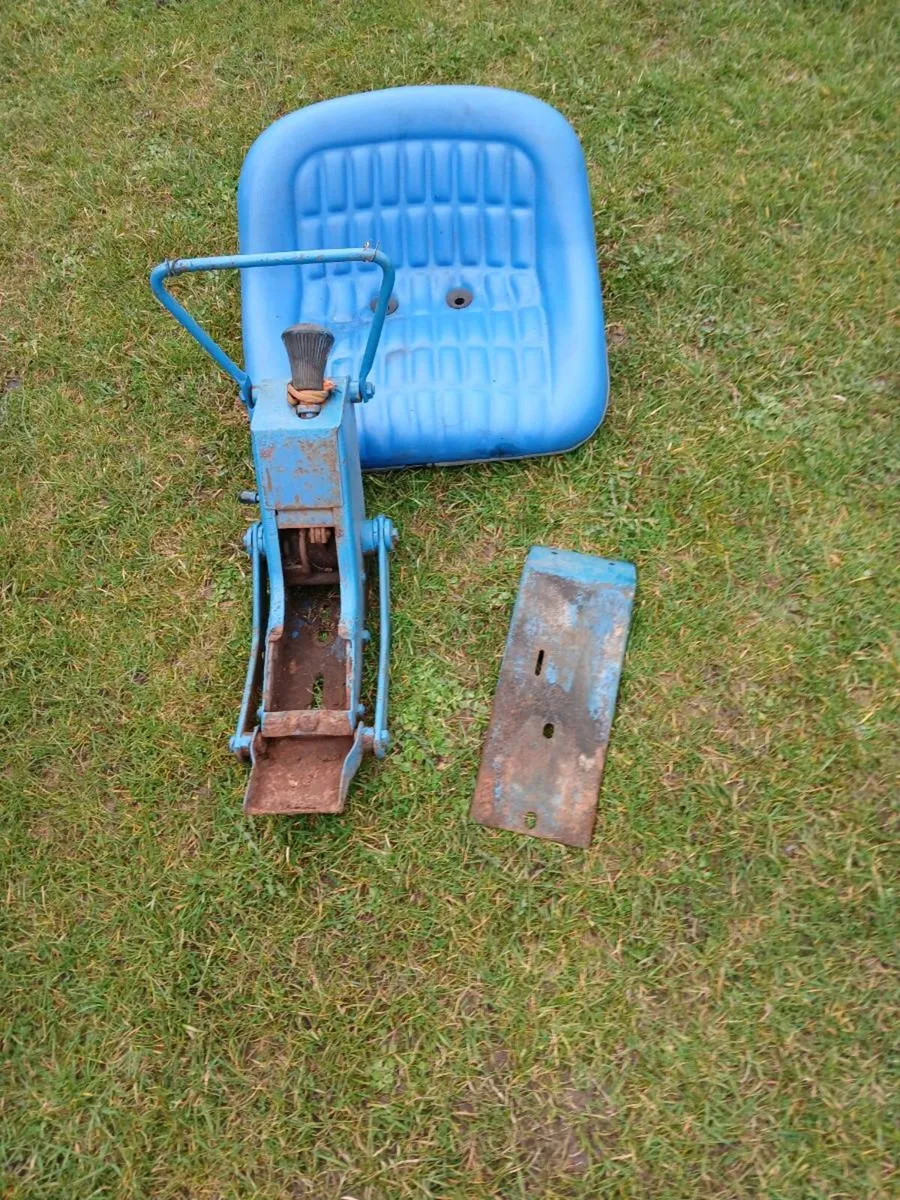 Ford 4000 Vintage Parts - Image 1