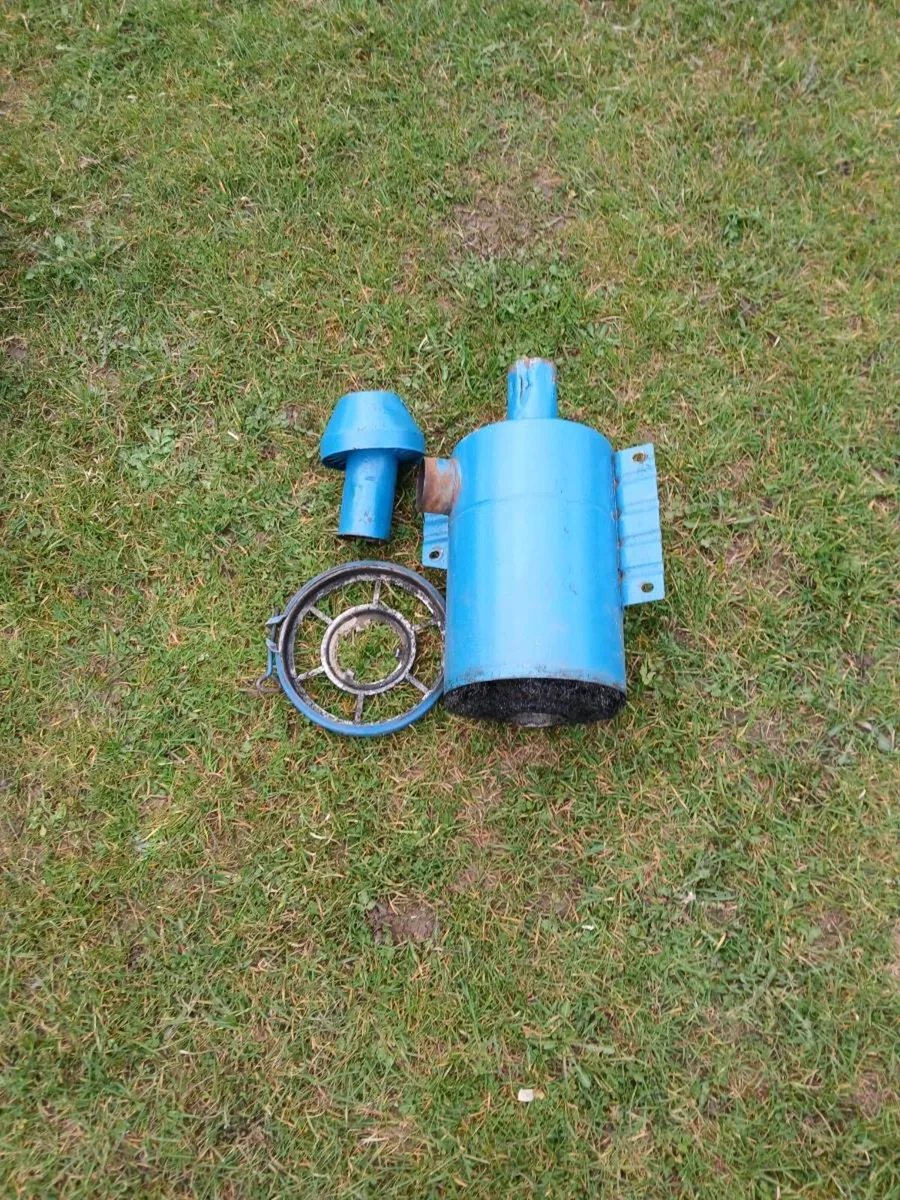 Ford 4000 Vintage Parts - Image 4