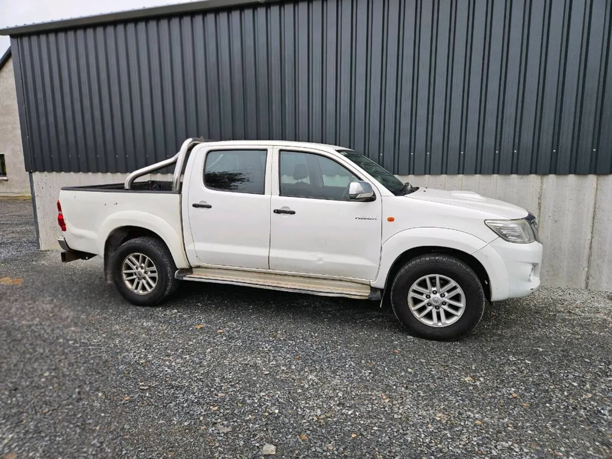 Toyota Hilux - Image 2