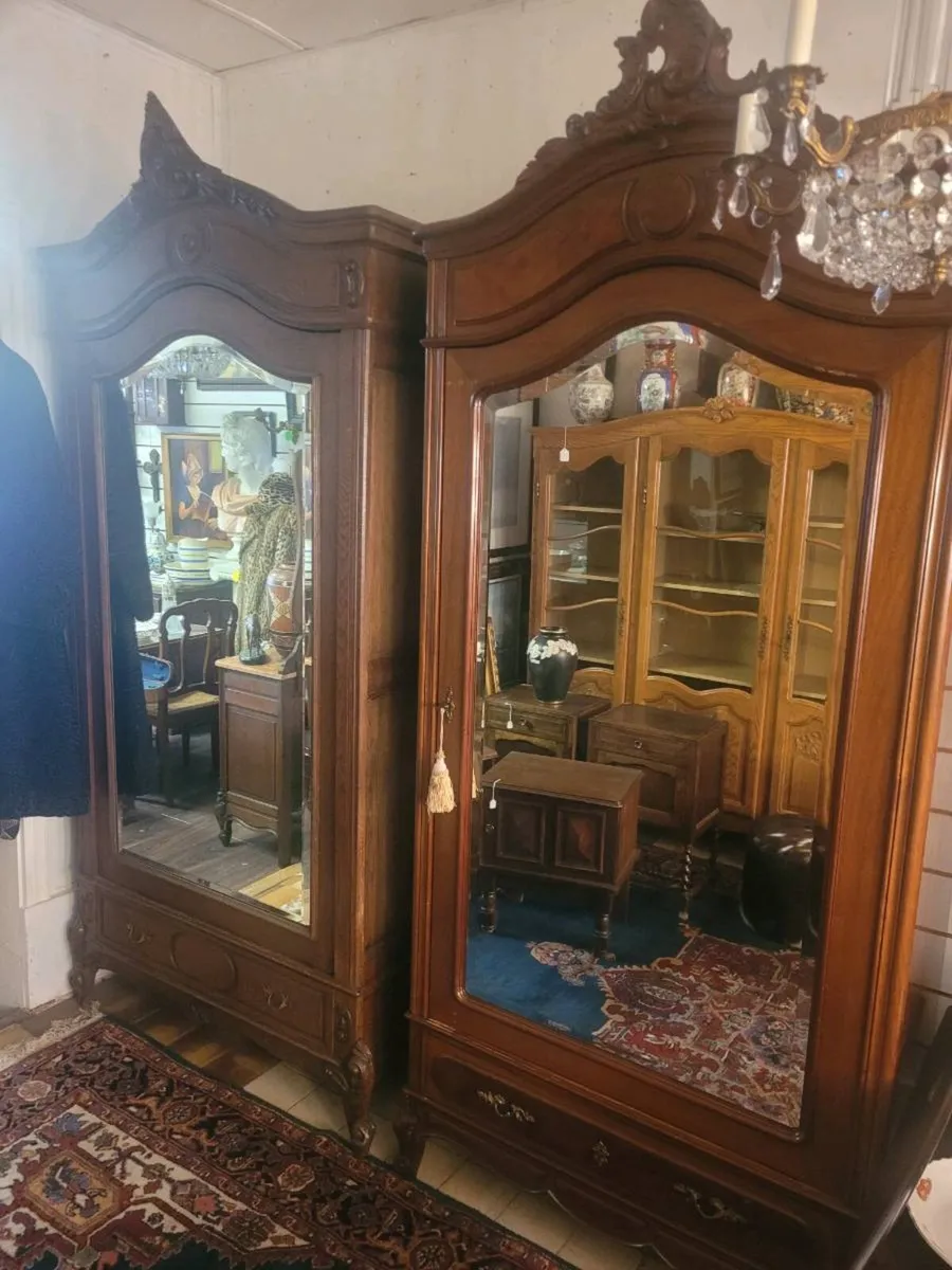 2 French single wardrobes 400 eu.each. - Image 1