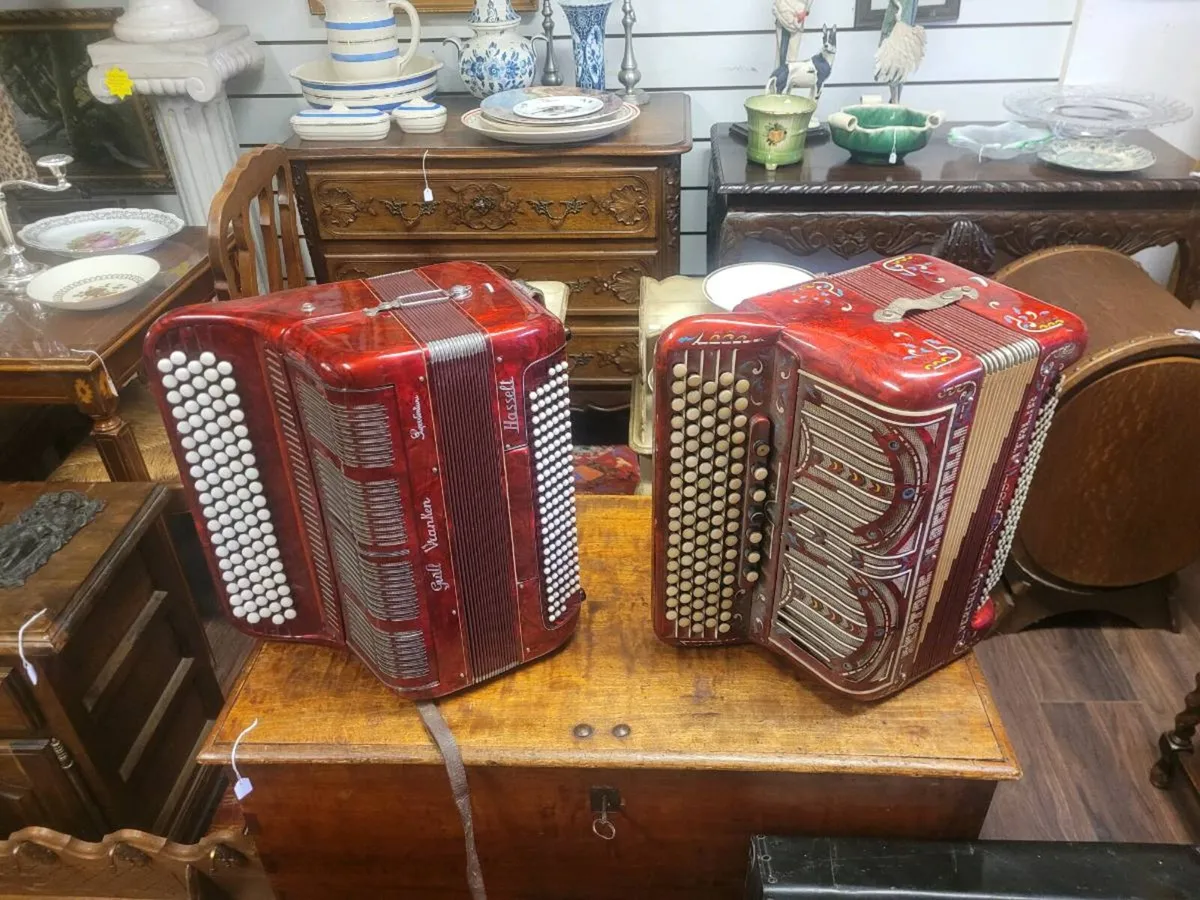 2 accordions 150 eu.each. - Image 1
