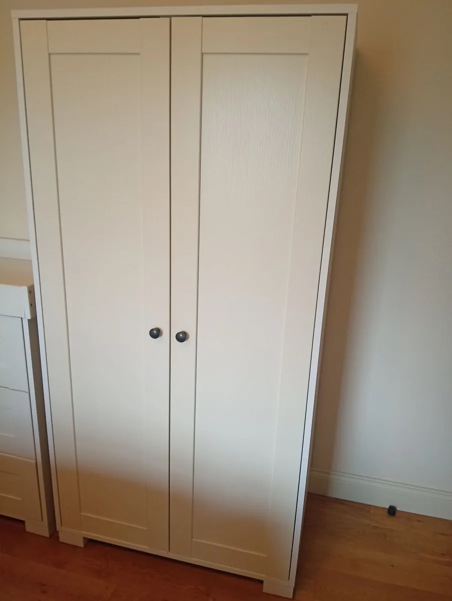 Child's wardrobe and changing chest of drawers - Image 2