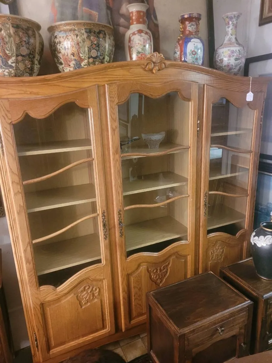 French display cabinet