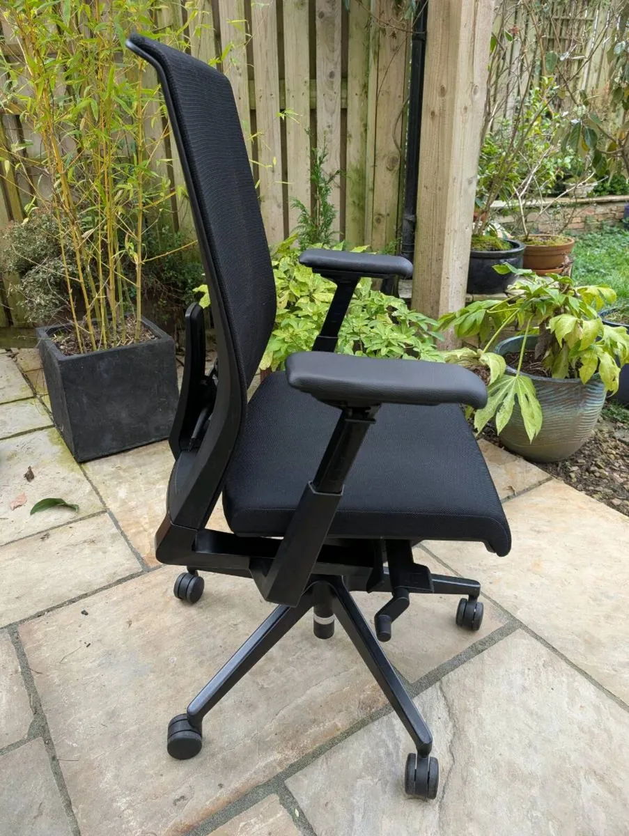 Ergonomic office chair - Image 2