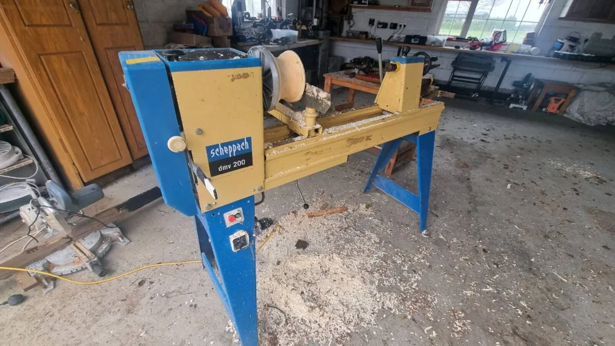 Wood turning lathe - Image 1
