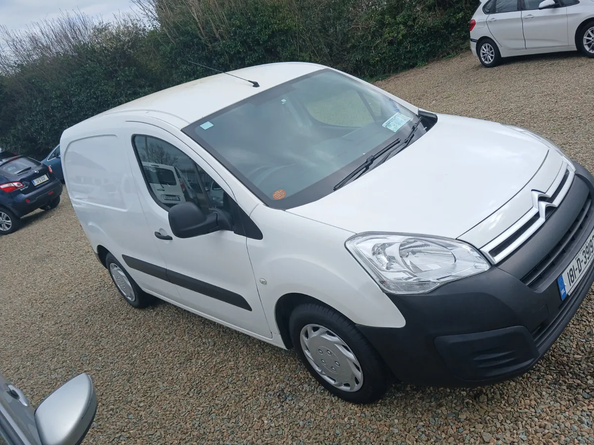 Citroen Berlingo 2018 3 seat in cabin - Image 2