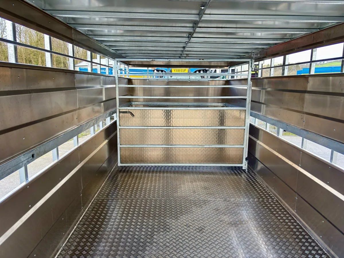 New OES Livestock Trailers - Image 4