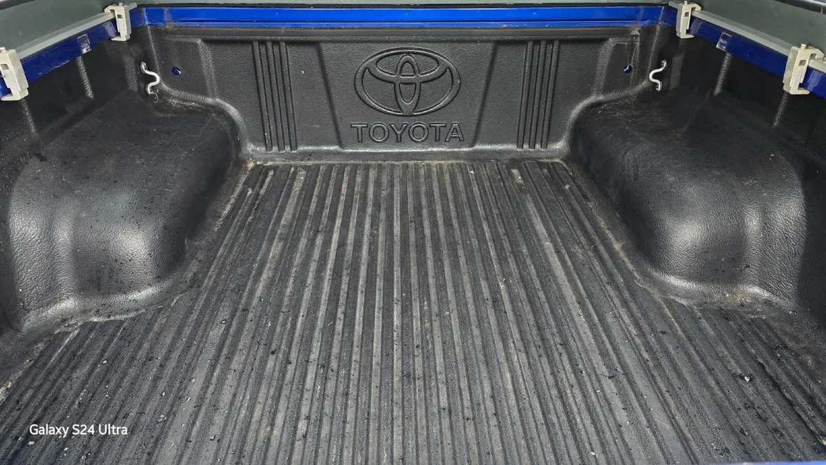 Toyota Hilux 2017 - Image 3