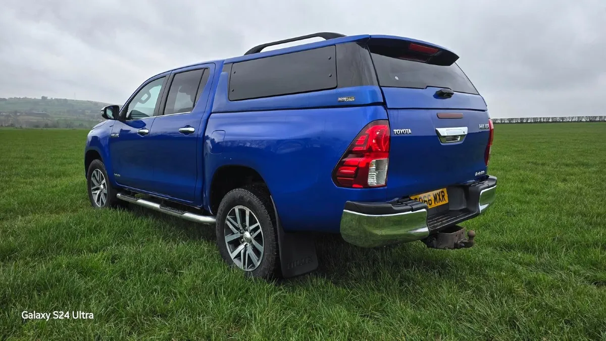 Toyota Hilux 2017 - Image 2