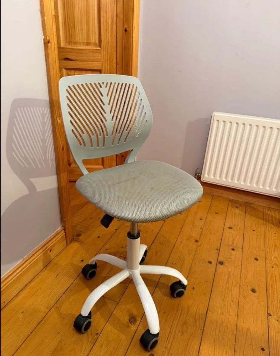 Desk and mirror - Image 4