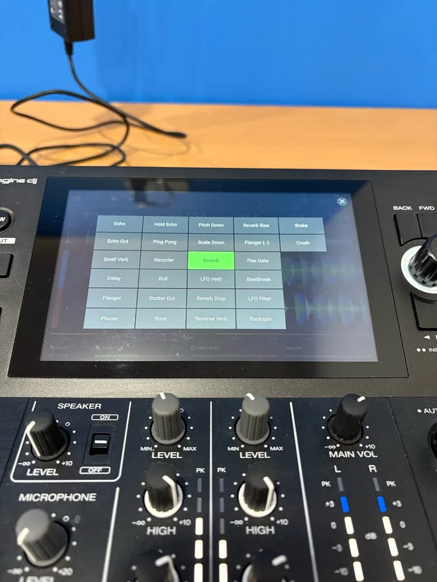 DJ decks denon sc live 2 with flight case - Image 2