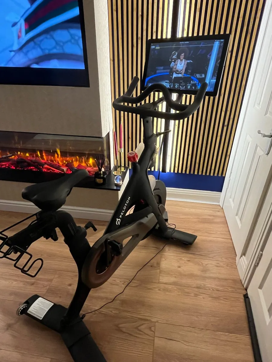 Peloton bike 2nd generation, as new condition - Image 3