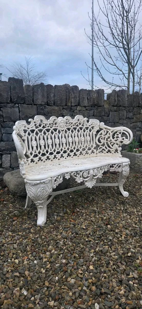 Garden bench solid cast iron very very heavy - Image 2