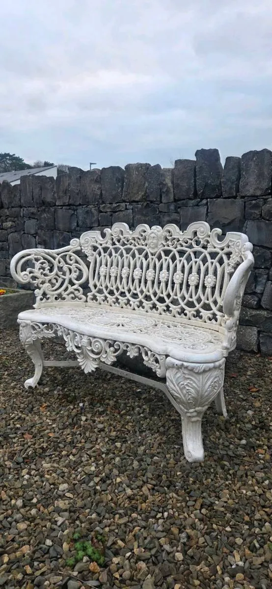 Garden bench solid cast iron very very heavy - Image 3