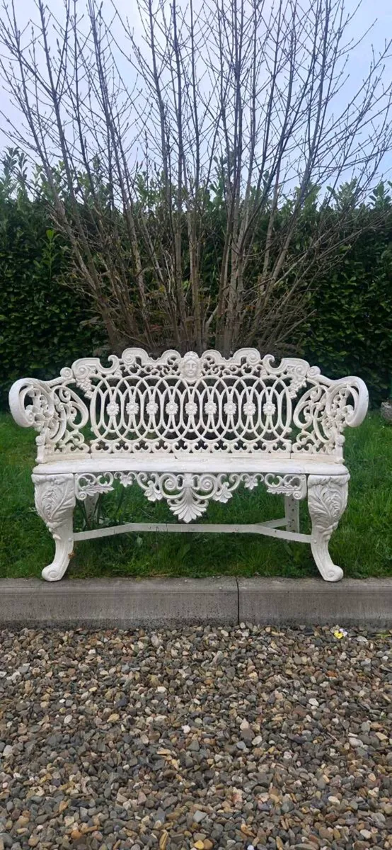 Garden  bench  solid cast iron very very heavy - Image 1
