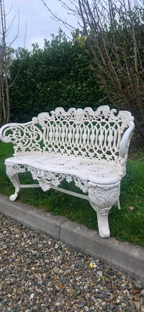 Garden  bench  solid cast iron very very heavy - Image 2